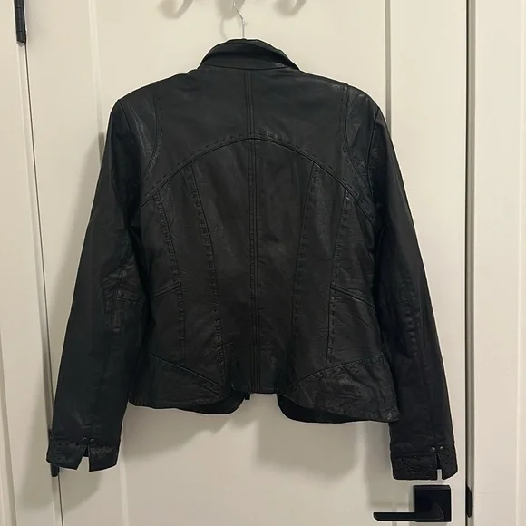 Leather jacket - Picture 6 of 9